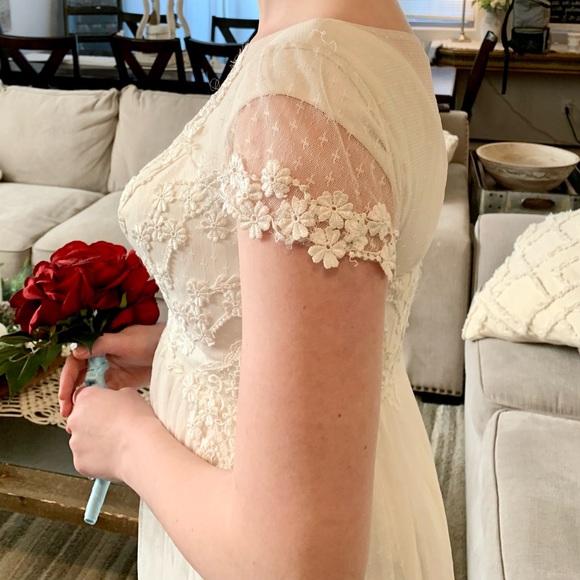 Galina Wedding Dress size 6 ivory cream lace overlay floral embroidered - Picture 4 of 10